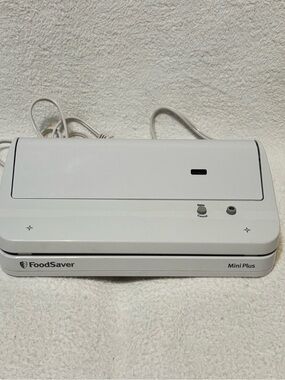 FoodSaver Mini Plus Vacuum Sealer - White